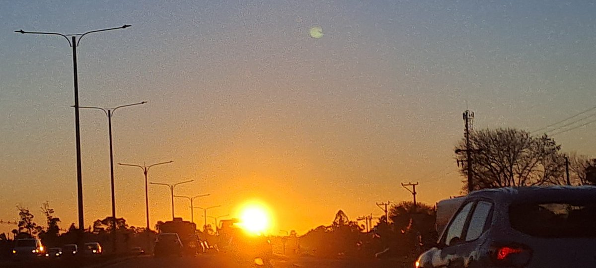 Monikbena's tweet photo. 🎼🎶 Cuando empieza a amanecer y aclarar el horizonte... https://t.co/xcbhgxqSX7