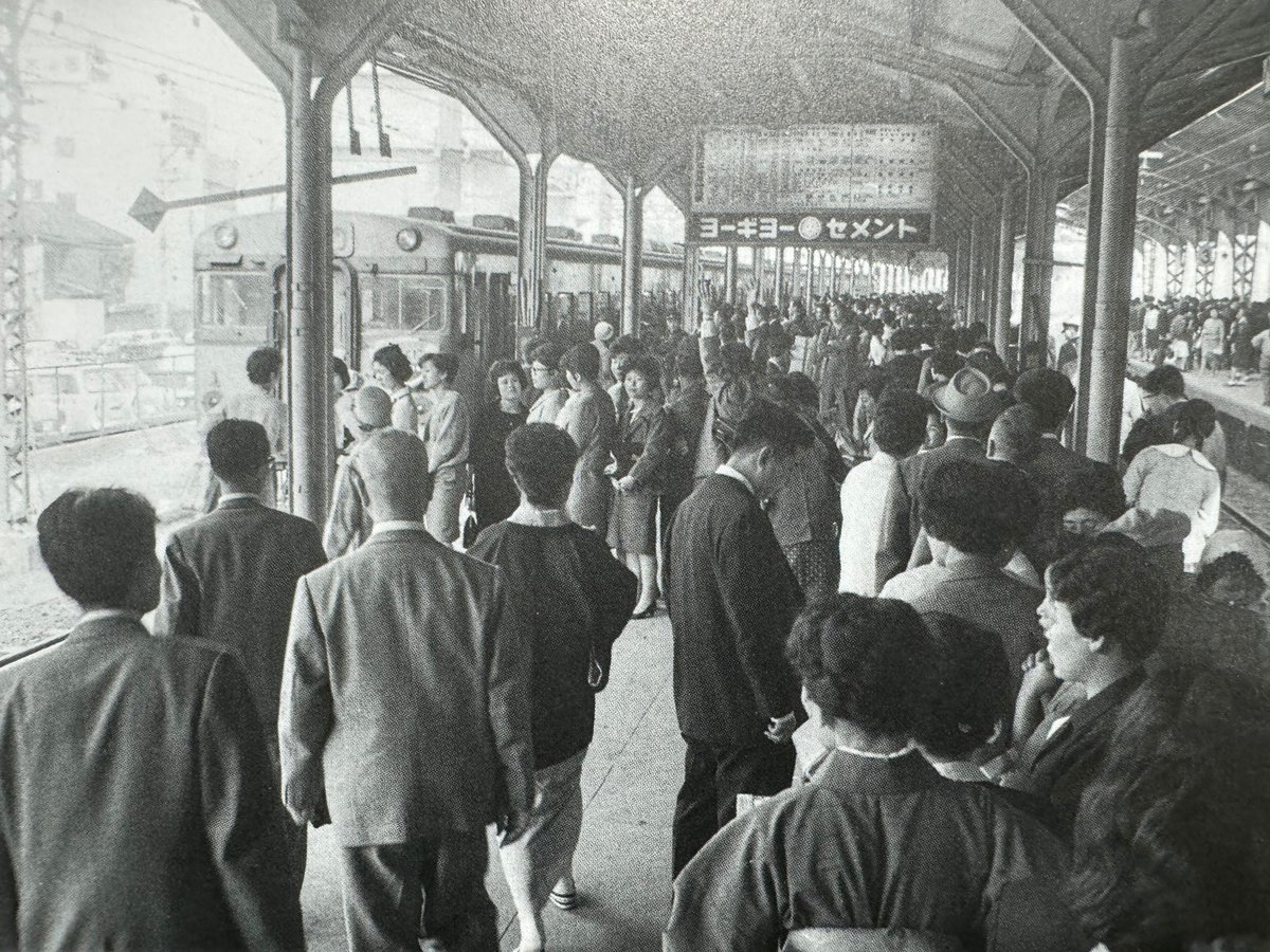 【地下鉄 運賃 パネル】天王寺駅  1965年～1970年 昭和レトロ 1963年、阪和線天王寺駅1番、2番線ホーム。 当時よそ行きの格好をした