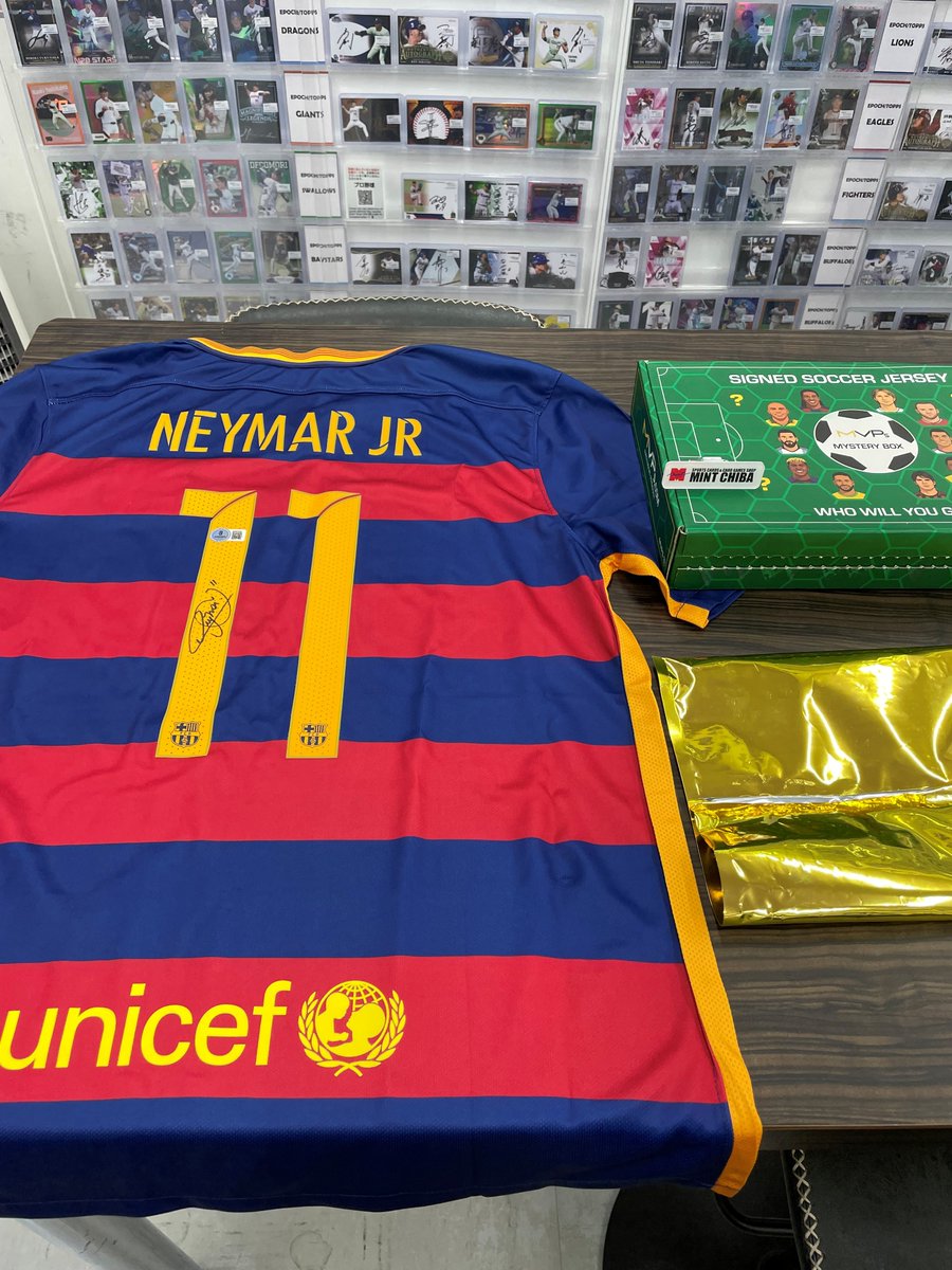 MINT千葉情報】 2026 MVPs MYSTERY MEMORABILIA BOX SIGNED SOCCER