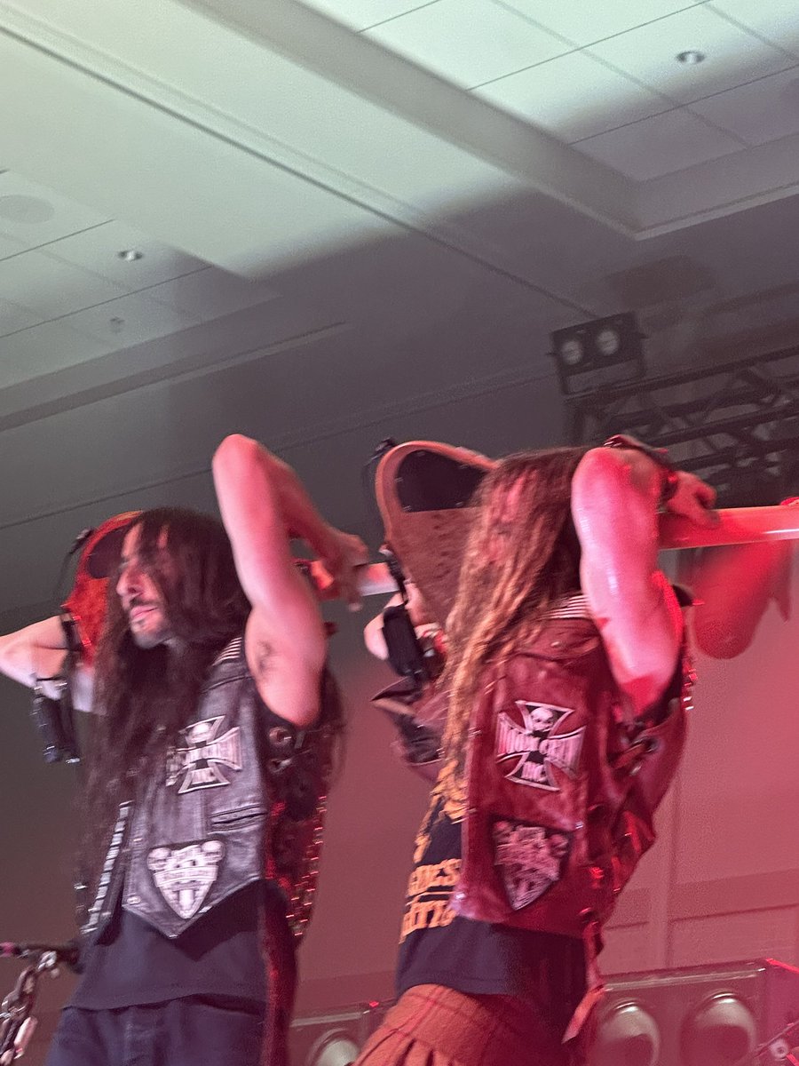 ccwhiskey's tweet photo. Great time seeing black label society and zakk wylde , got some cool stuff signed for the jam room !! https://t.co/538xGheGW8