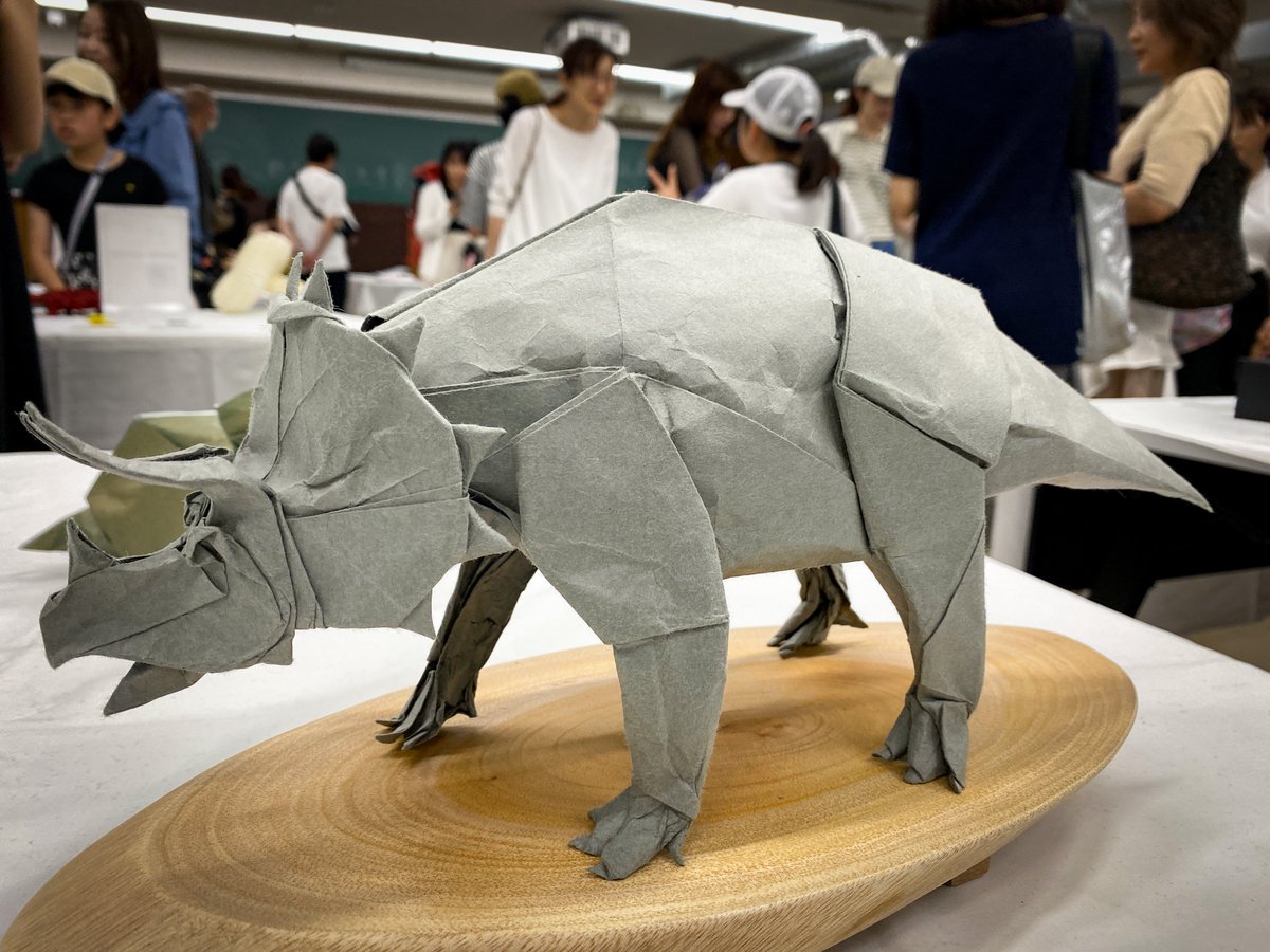 cassis_sooda's tweet photo. 折り紙サークルの展示とLEGOブロックの展示は鉄板なのだけど、今回LEGOブロックの方は時間なくて行けなかった… ペンギン可愛い（自分も作れるかな？） #東大五月祭 https://t.co/PB2CaJjMCX