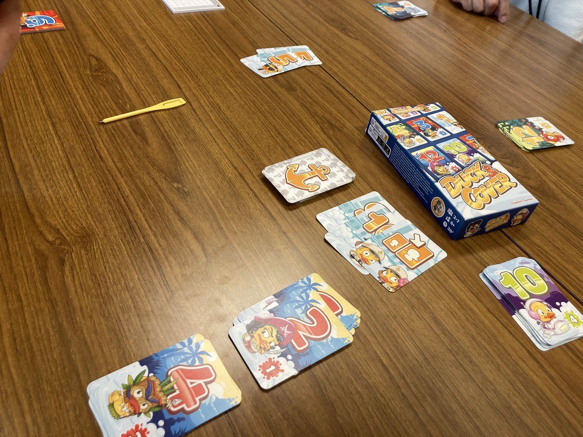 Horoyoi_111's tweet photo. 昨日は高の原でボドゲ会！

カードカタン
Dixit
Duck &amp; Cover
ワンスアポンアタイムインフロギストン
タイトル不明(誰か教えて…)

DUCKはアクションが出来ない時に「クアッ」と鳴くのだが、そこら中から聴こえてきて面白かった！
後半２つはバッティング系だが、全然内容が違って両方とも良かったな〜 https://t.co/DVsAWYqp5H