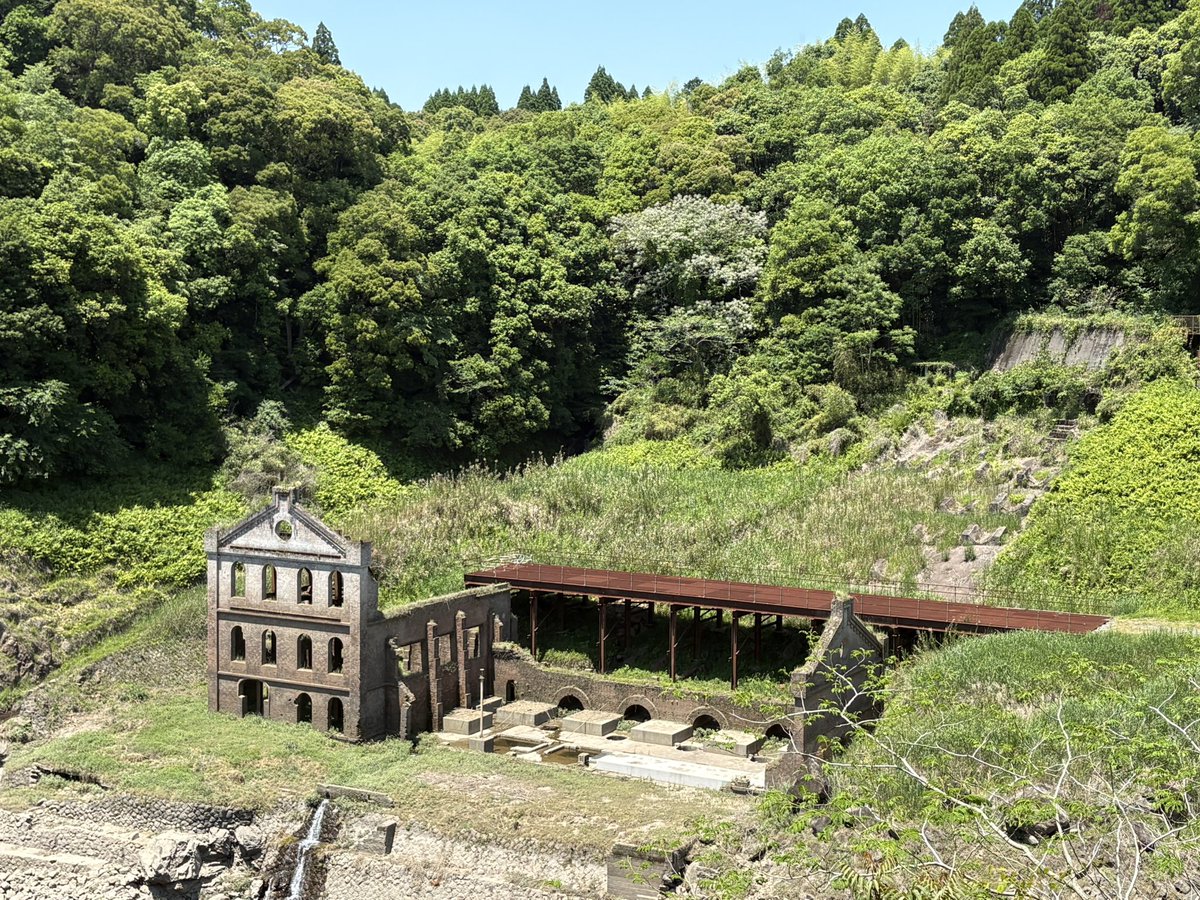 Jfst5m's tweet photo. ジブリの世界みたい‼️
これから水かさが増してダムの底に沈む時期になるので、行くなら今の時期！
＃曽木発電所遺構
＃伊佐市 https://t.co/Zac3qkPMwf