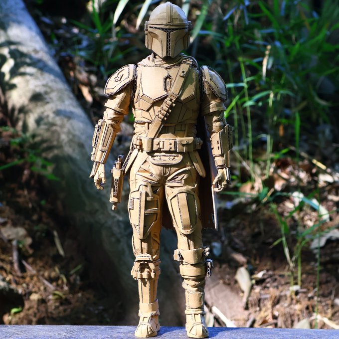 SKaz2356's tweet photo. @SHFiguarts_FAN 大野萌菜美 / ダンボール女子
@mbrid02
·
46分
スター・ウォーズのドラマや映画で活躍する、孤高の賞金稼ぎ「マンダロリアン」を作りました！高さ30.2㎝。ヘルメットの持つ独特のカッコよさと、マンドーのまとっている空気感を表現するのに試行錯誤しました。 https://t.co/wbcSXkQ6kl