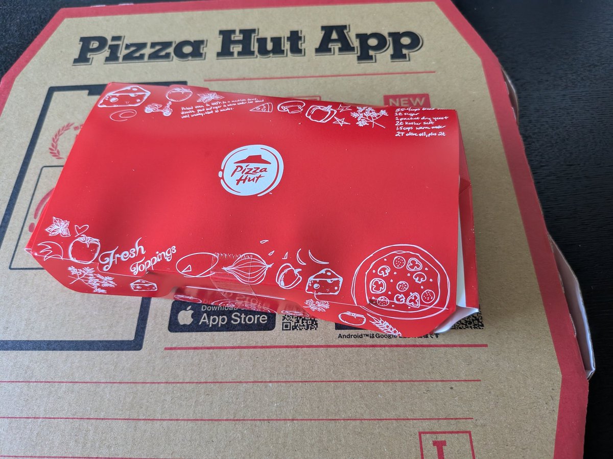 PizzaLoverJP tweet media