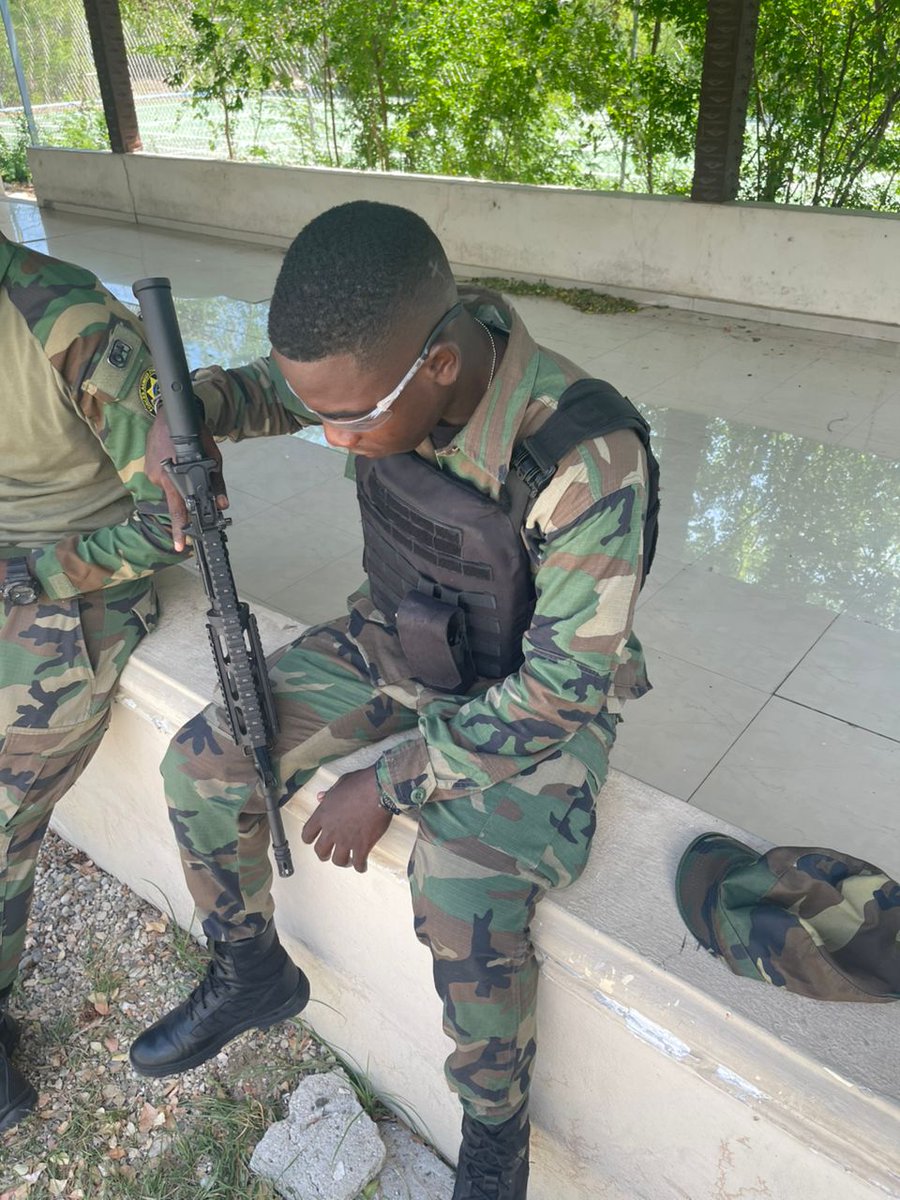 DefenHt's tweet photo. Happy Haïtien flag day🤩🫶🏿❤️🇭🇹🇭🇹mon pays d'origine d'abord 🥷🪖 https://t.co/G9bd4uYhZU