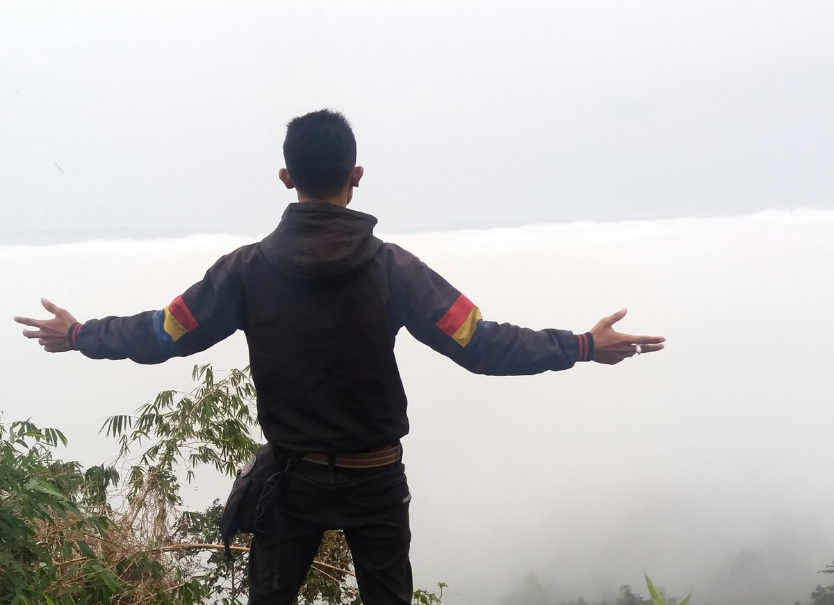SrgntDonCollier's tweet photo. Tingakatan terakhir mencintai seseorang adalah dengan melihatnya bahagia.🥺
#lautanawan
#pendakimodekurakura https://t.co/vWI1XfCKCD