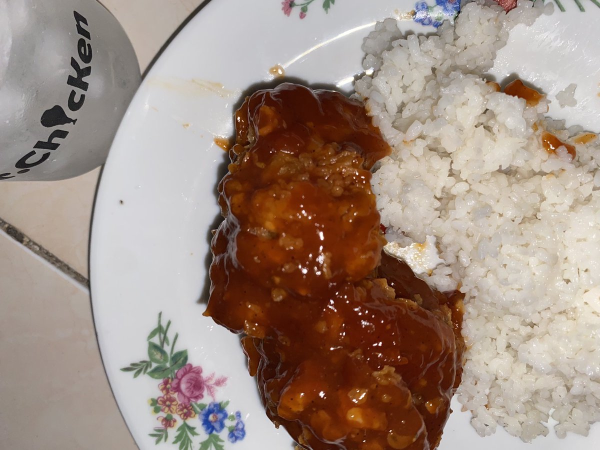 NuraniasaF's tweet photo. Buka ges, Makan ayam kocak ala2😙 https://t.co/I27IBxe1QD