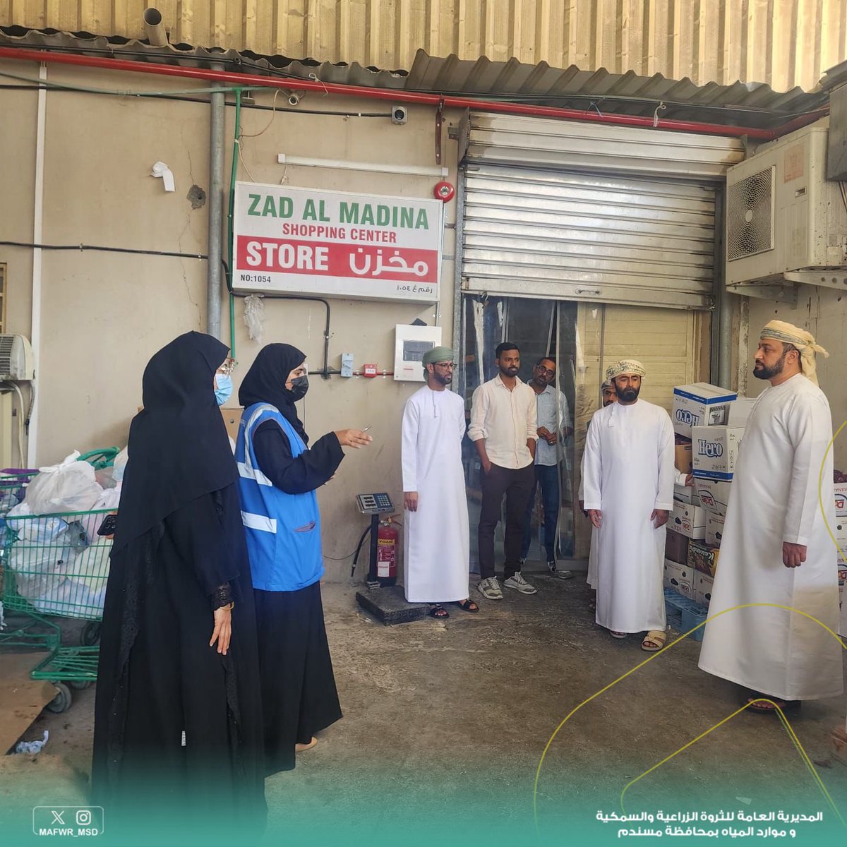 MAFWR_MSD's tweet photo. نفذت دائرة الثروة الزراعية والسمكية وموارد المياه بخصب حملة مشتركة مع إدارة حماية المستهلك بخصب ودائرة البلدية بخصب لمتابعة الأسواق والمحلات التجارية، للتأكد من مدى توفر السلع الغذائية واستقرار الأسعار ومدى التزام المحلات التجارية بالاشتراطات الصحية المعتمدة. https://t.co/SYS7WwEWAZ