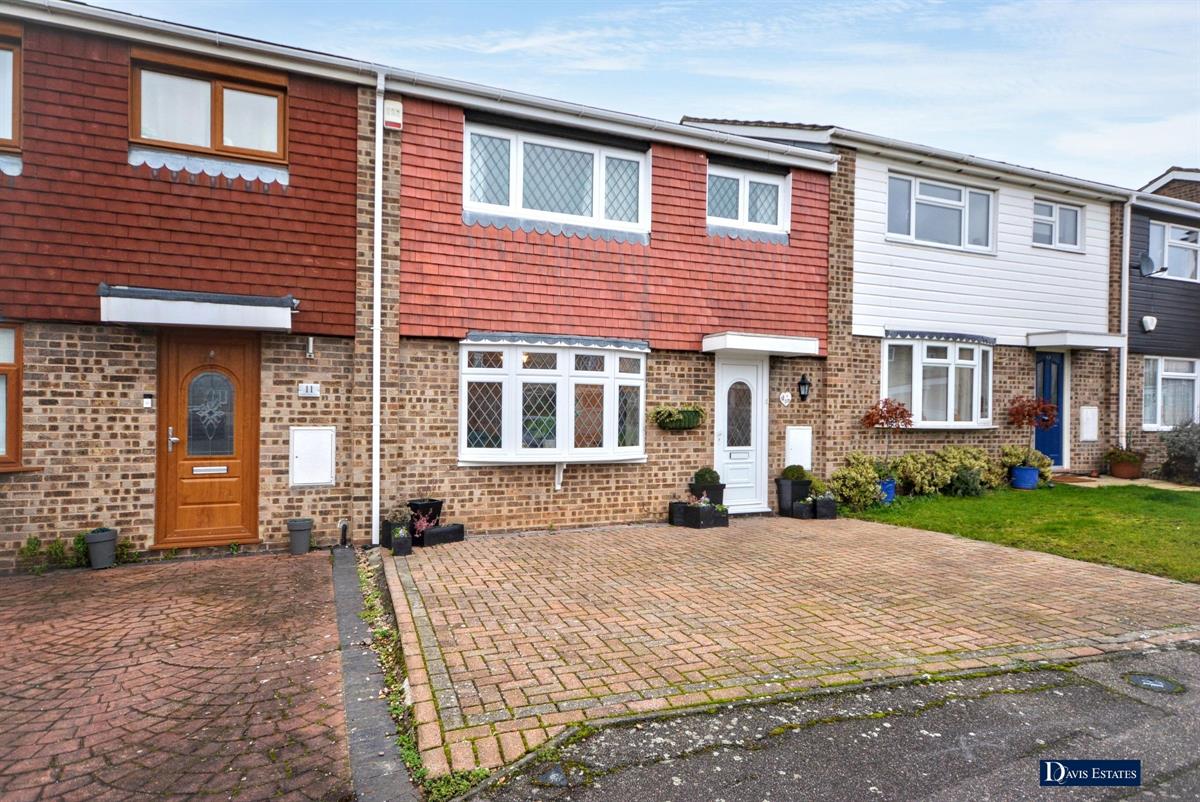 DavisEstates's tweet photo. New to market - 3 Bed Terraced House, Owlets Hall Close, Hornchurch, O.I.E.O £440,000. View details: https://t.co/5bJB46nz78 https://t.co/uJtOdsFciR