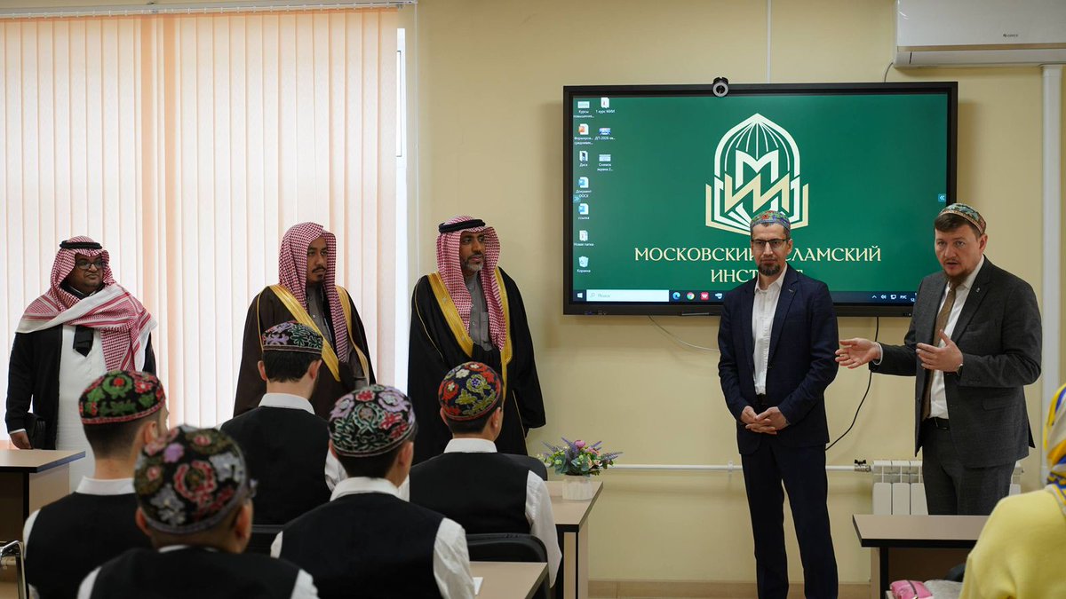 iu_edu's tweet photo. في إطار الشراكات الدولية وتعميق التواصل العلمي والحضاري؛ نفذت #الجامعة_الإسلامية برنامجاً علمياً بمعهد موسكو الإسلامي بروسيا الاتحادية، تناول ترسيخ قيم الوسطية والاعتدال، وآليات تطوير مهارات تدريس اللغة العربية، وفق الأساليب التعليمية الحديثة.

للمزيد: https://t.co/RSxwVBSkK1 https://t.co/VKXPDtwJcB