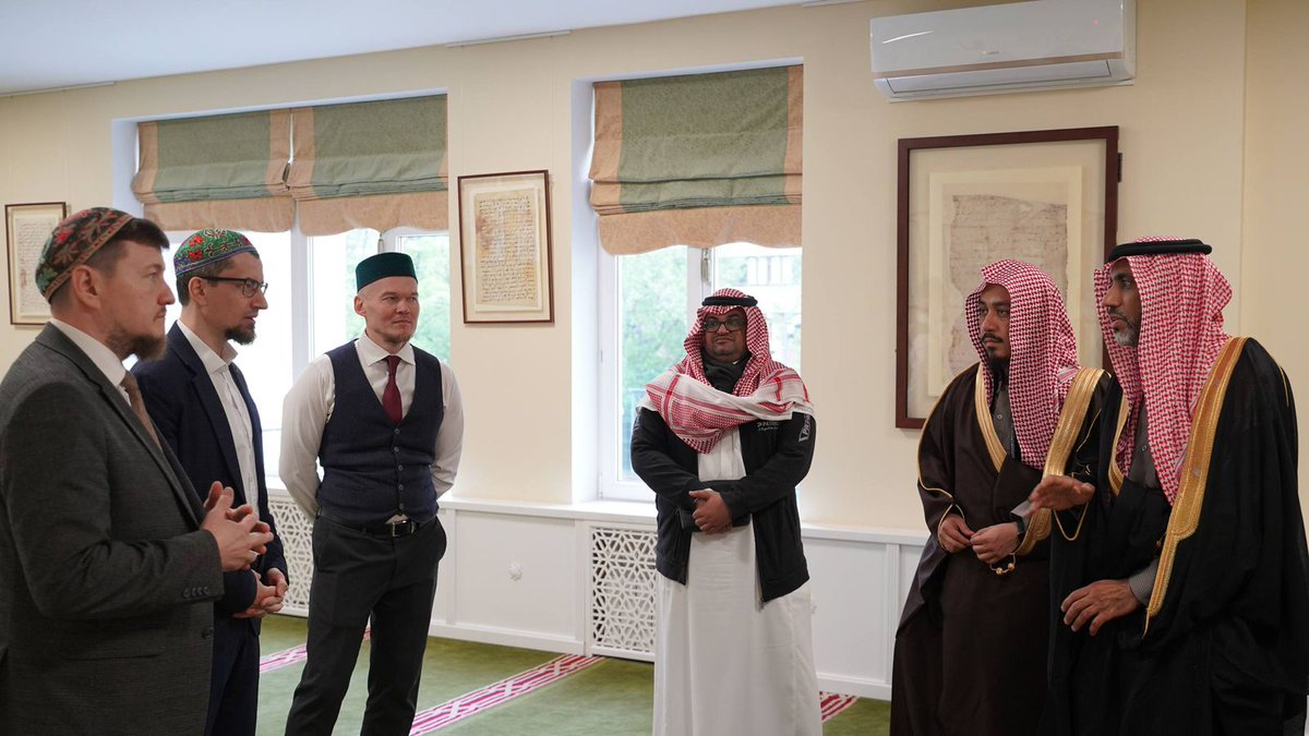 iu_edu's tweet photo. في إطار الشراكات الدولية وتعميق التواصل العلمي والحضاري؛ نفذت #الجامعة_الإسلامية برنامجاً علمياً بمعهد موسكو الإسلامي بروسيا الاتحادية، تناول ترسيخ قيم الوسطية والاعتدال، وآليات تطوير مهارات تدريس اللغة العربية، وفق الأساليب التعليمية الحديثة.

للمزيد: https://t.co/RSxwVBSkK1 https://t.co/VKXPDtwJcB