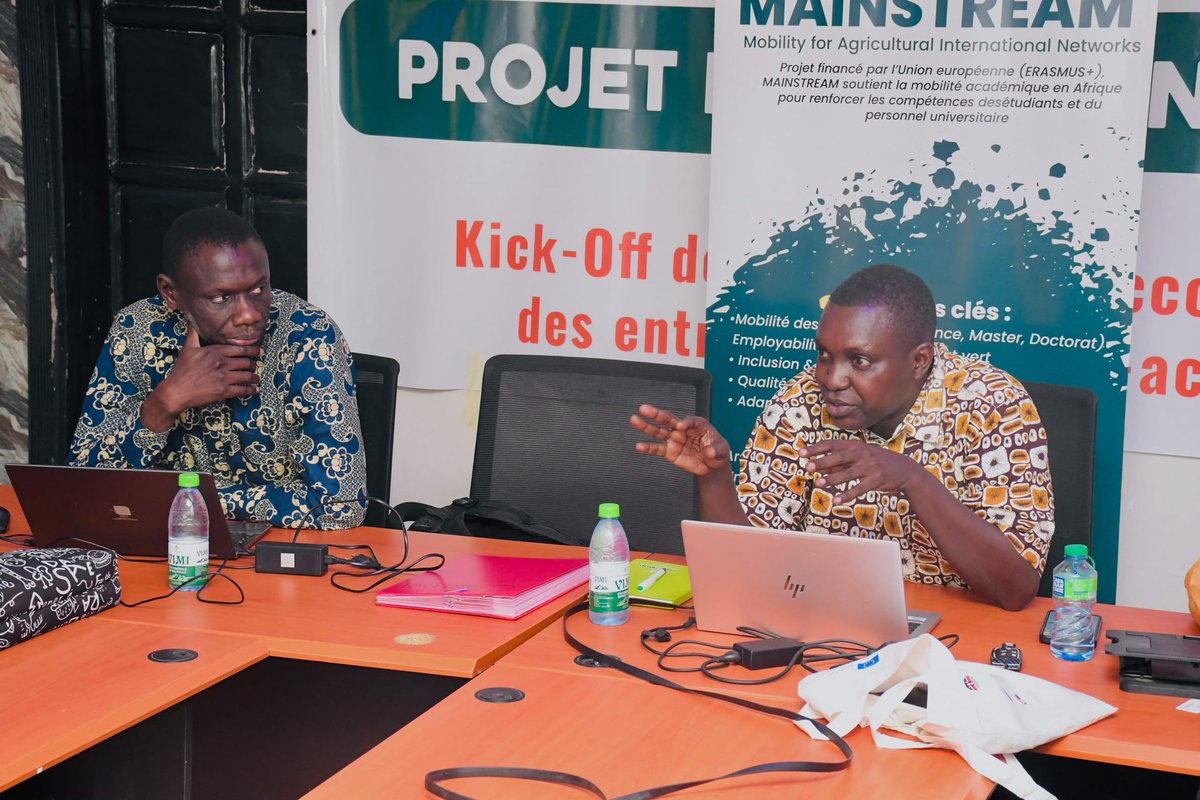 univsinesaloum's tweet photo. L’#USSEIN a accueilli 5 étudiants de l’Université de Kara dans le cadre du programme de mobilité Intra-Afrique du projet #Erasmus #MAINSTREAM. Une initiative qui renforce la coopération universitaire africaine autour du changement climatique et de la transition écologique. https://t.co/YCdJ1yAn37