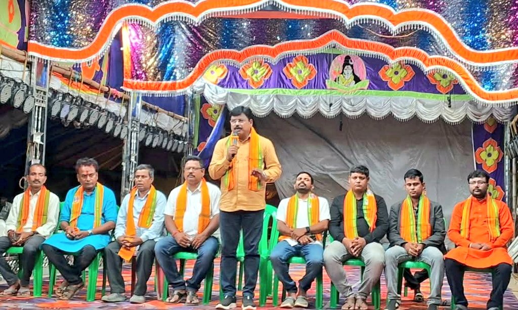 BadriDhal's tweet photo. ଭଣ୍ଡାରିପୋଖରୀ ବ୍ଲକ ଅନ୍ତର୍ଗତ କାମେଶ୍ଵର ଯୁବନାଟ୍ୟ ପରିଷଦ, ଖୋଳାମୁହଁ ଠାରେ ଅନୁଷ୍ଠିତ ବାର୍ଷିକ ନାଟକ ମହୋତ୍ସବକୁ ଉଦଘାଟନ କଲି। ଗ୍ରାମାଞ୍ଚଳରେ କଳାର ବିକାଶ ପାଇଁ ପ୍ରୟାସ ଜାରି ରଖିଥିବା ପରିଷଦର ପ୍ରତ୍ୟେକ କଳାକାର ଓ ସହଯୋଗୀମାନଙ୍କୁ ଅଶେଷ ଅଶେଷ ଧନ୍ୟବାଦ। https://t.co/1HjJ2IvGby