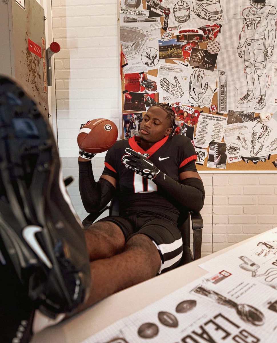 bulldawgrecruit's tweet photo. 2027 4-star EDGE JaBarrius Garror @GarrorJabarrius from Vigor HS (AL) on his official visit to Georgia! https://t.co/rTBktAyL9V