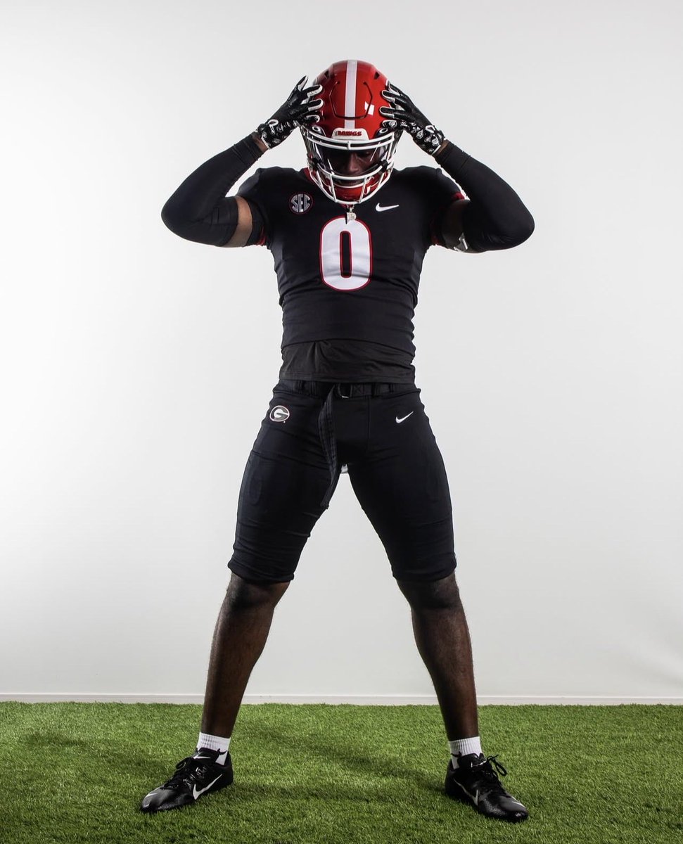 bulldawgrecruit's tweet photo. 2027 4-star EDGE JaBarrius Garror @GarrorJabarrius from Vigor HS (AL) on his official visit to Georgia! https://t.co/rTBktAyL9V