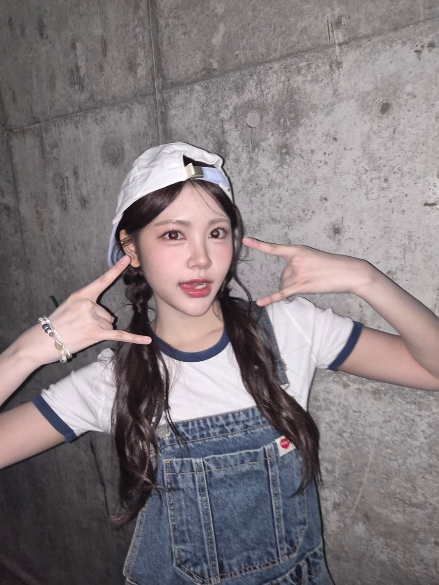 H2HCARMEN_INA's tweet photo. #CARMEN mode rapper soon. 👀😌

👤: Carmen, kamu pernah nyanyi rap gak??
🌴: ya pastilah~~ hihi
🌴: btw.. aku &amp; stella emang selalu pengen ngerap HAHA

#Hearts2Hearts #카르멘 @Hearts2Hearts https://t.co/2hmw7W6SWI