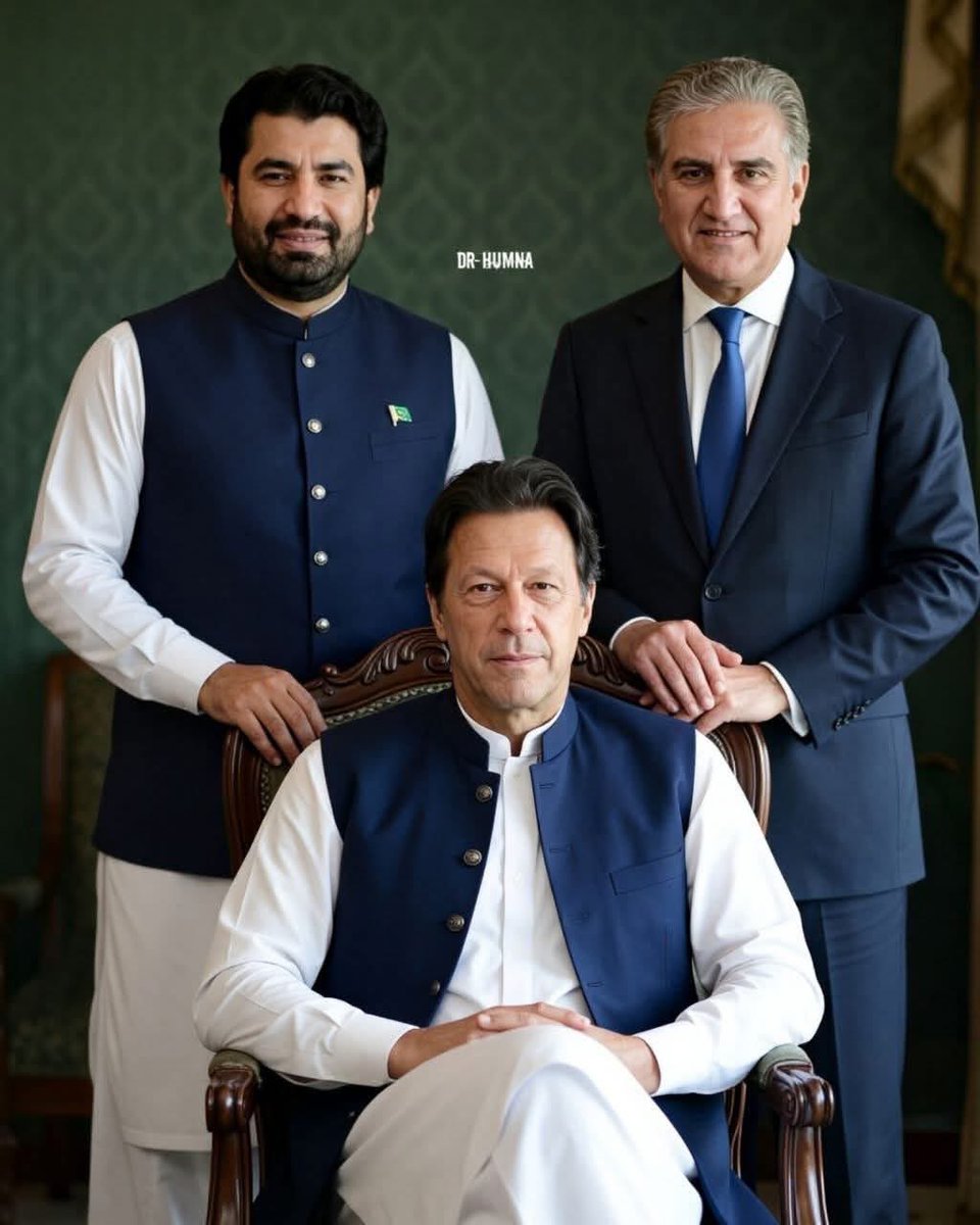 RashidMkhan79's tweet photo. تین لوگ، جو تاریخ کی درست سمت میں کھڑے ہوکر امر ہوچکے ہیں

سائفر منظرِ عام پر آنے کے بعد میرے لیڈر نے حکومت قربان کردی لیکن ملک کی عزت نہیں بیچی ❤️

#ImranKhanPTI 
#ReleaseImranKhan https://t.co/sHhf9dUJ51