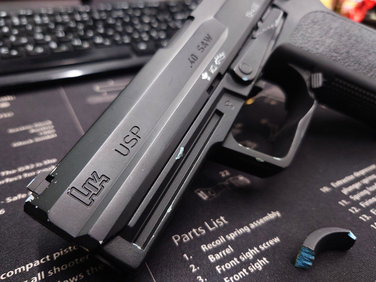 一見するとごく普通のUSP よーく見ると・・・いや、よく見なくても