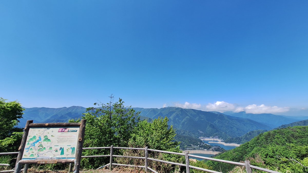 K_TAGAMI's tweet photo. 5月になってしまったけど、今シーズン初のバイク。平日の空いてる奥多摩周遊のワインディングを2往復走ってみた。奥多摩湖の水位はビックリするくらい低かった。。 https://t.co/RbPt5PQjRB