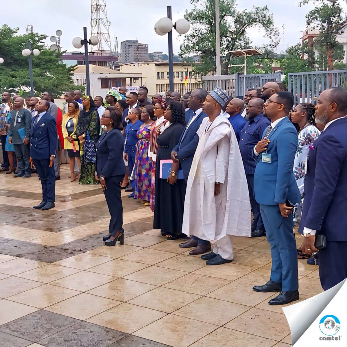 Camtelonline's tweet photo. 🇨🇲 Ce matin, les équipes de CAMTEL ont pris part, autour du Directeur Général, à la cérémonie de levée des couleurs organisée dans le cadre de la 54ᵉ édition de la Fête Nationale.
Un moment de civisme, d’unité et de patriotisme.
#FeteNationale2026 #CAMTEL #UniteNationale https://t.co/1Ted4Wymga