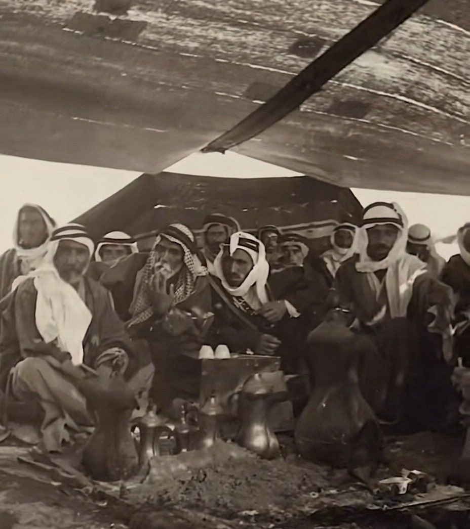 binanzah's tweet photo. - عنزة ، الفدعان
- صورة لأجتماع رجال الفدعان عند الشيخ مقحم المهيد
- الصورة التقطت عام 1938م https://t.co/4wJZH57jKz