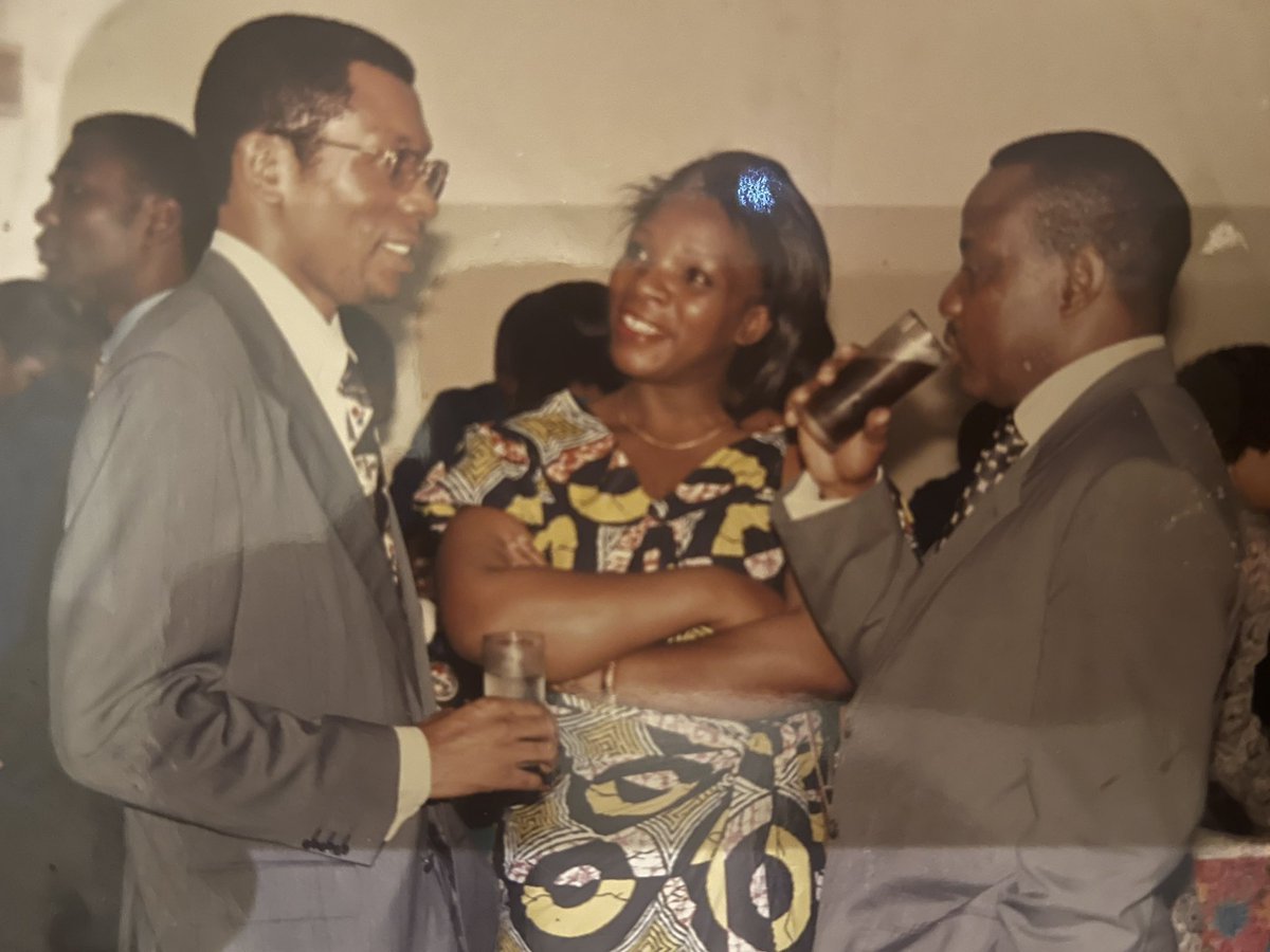 tokwauluaena2's tweet photo. #RDC 17Mai1997 Entrée #AFDL #JoséLokolo appelle d’Allemagne:<Dieu est grand.J’ai été pillée. Moi,les2 enfants,maman et Tata nous sommes vivants>Il est soulagé
#SNEL PDG Bakaly a fui pour protéger sa vie
#Vika DGA fait l’intérim du PDG
#Mbonzi est ADF
#Tokwaulu SG
La vie continue https://t.co/EwzlrNbPXL