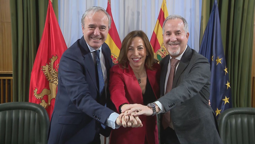 monti1023's tweet photo. Efectivamente, esta ruina empezó en los despachos. 20 años queriendo vivir del Real Zaragoza y no por él. 20 años poniendo el club en manos que ni lo quieren ni lo respetan. Han destruido nuestro patrimonio y nuestra pasión para llenar sus estómagos. 
POLÍTICOS CULPABLES. https://t.co/xJfUaWACiJ