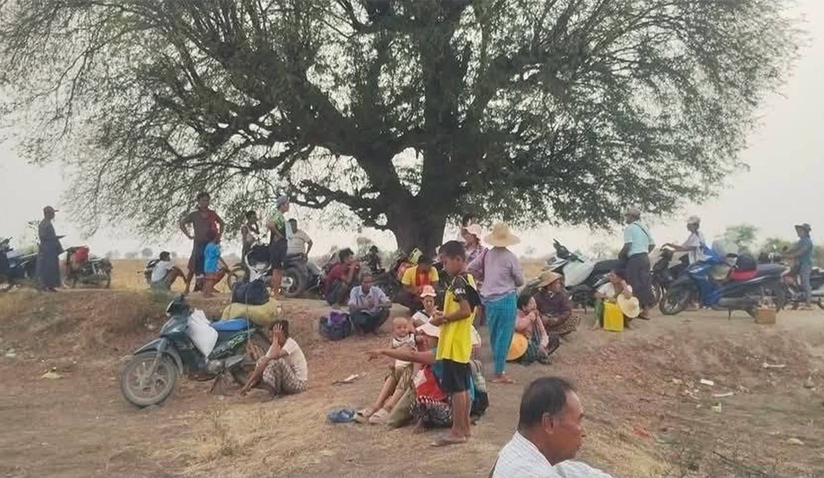 naingnaingaung's tweet photo. “They couldn’t flee in time.”
In western Yinmabin Township, Sagaing Region, junta troops are going door to door – arresting, killing, looting, and burning villages.

#WarCrimesOfJunta
#2026May18Coup
#WhatsHappeningInMyanmar https://t.co/K54PF8E0rh