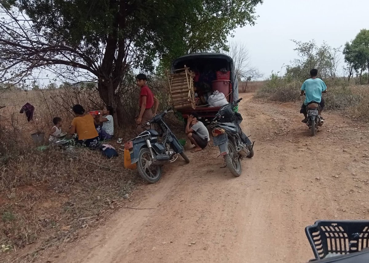 naingnaingaung's tweet photo. “They couldn’t flee in time.”
In western Yinmabin Township, Sagaing Region, junta troops are going door to door – arresting, killing, looting, and burning villages.

#WarCrimesOfJunta
#2026May18Coup
#WhatsHappeningInMyanmar https://t.co/K54PF8E0rh