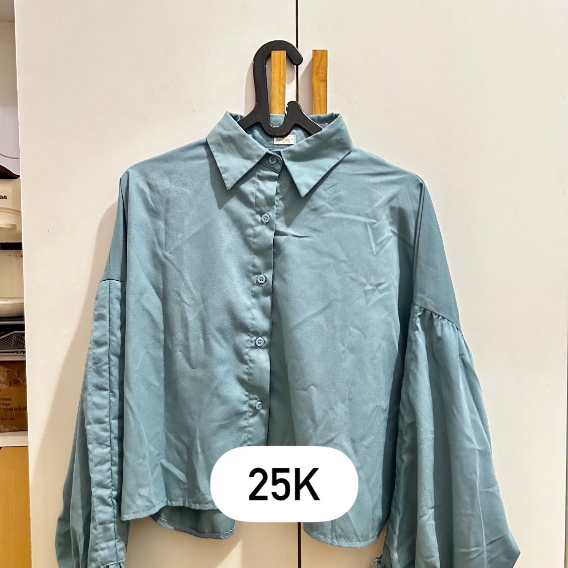 still_na's tweet photo. wts — preloved atasan dan bawahan ✨

yuk murce murce sekali 18k - 25k🤏🏻 dan masih bagus bagus banget yaahh 😍 

tag; wtb want to sell kemeja celana baju outer hitam putih ungu hijau biru https://t.co/UvdHTRS1pB