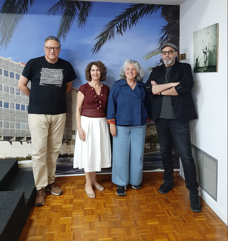 brmu's tweet photo. ❗️ Por primera vez en su historia, la BRMU organiza un evento fuera de la Región.   

En la Biblioteca Pública del Estado Azorín de Alicante estuvimos de coloquio 🗣️con Luis Leante, Inma Pelegrín y Miguel Ángel Hernández. https://t.co/PL9cTc8lmL