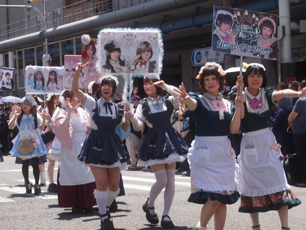 Valley_Hunter_'s tweet photo. とってもかわいいメイドさん達ですね。彼女たちが通るとあちこちから歓声が上がって、その都度ファンサで応えてました。

#ストフェス２０２６ 
#日本橋ストリートフェスタ https://t.co/DwEVTTGAnC
