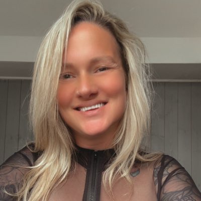 Ellie tweet media