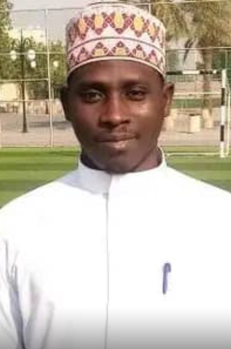 BughyatAlareeb's tweet photo. رحم الله طالب العلم أبا بكر كمبيبا، وغفر له.

فتىً من بوركينا فاسو، منَّ الله عليه بطلب العلم الشرعي المؤصل في رحاب المملكة العربية السعودية - حرسها الله - عبر منحة دراسية مباركة، فقفل راجعاً إلى دياره ليحمل لواء النصح والوسطية ويبث الخير في قومه.

وما أبهى خاتمته؛ إذ أمَّ الناس فجر هذا اليوم، وقام فيهم مُرشِدًا ومذكراً بفضائل عشر ذي الحجة، ثم أوى إلى بيته فداهمه مرضٌ مباغت، لتفيض روحه إلى بارئها في الطريق قبل بلوغ المشفى.
عاش للعلم، وقُبض على طاعة ودعوة، نسأل الله أن يتقبله في عباده الصالحين، ويجعل ما بذله في موازين حسناته.