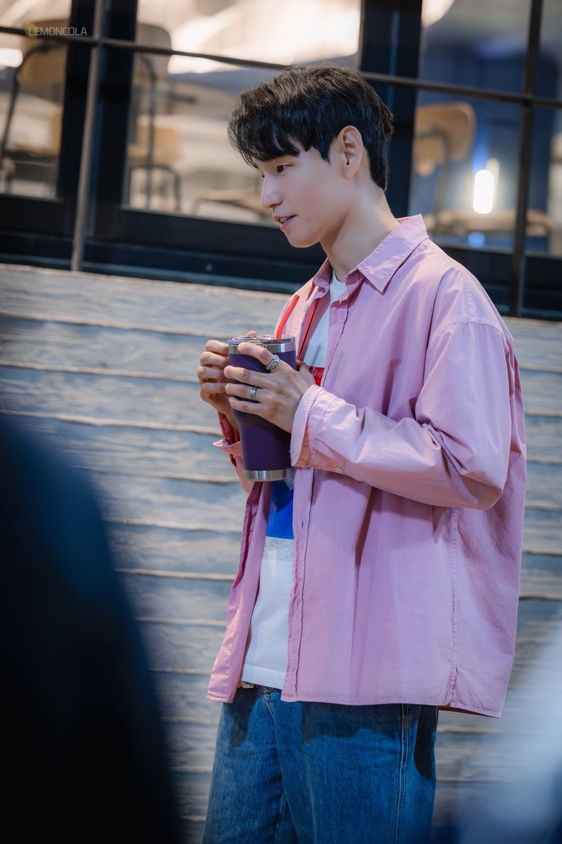 __LEMONCOLA's tweet photo. 260516 브라더스 까라마조프 퇴근길
#강정우 https://t.co/cyvj7BiMY3