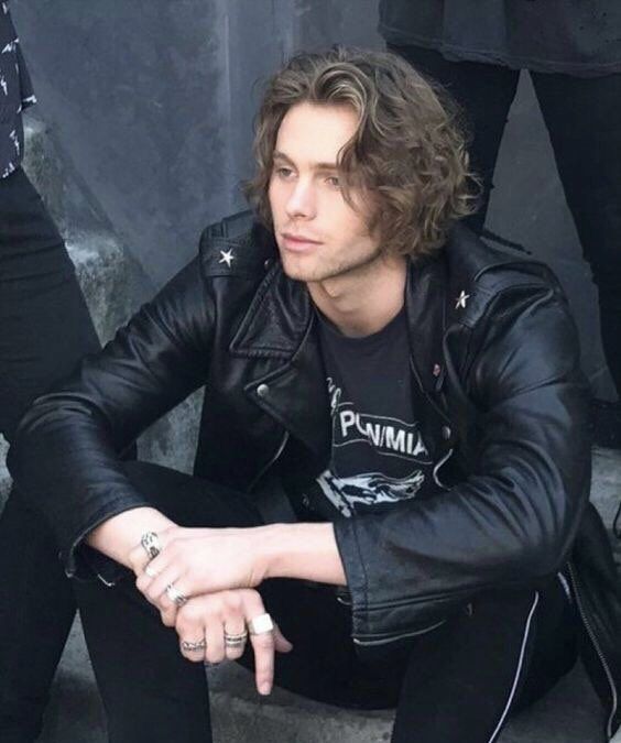 🦇 Seeing 5sos June 11th 2026! tweet media
