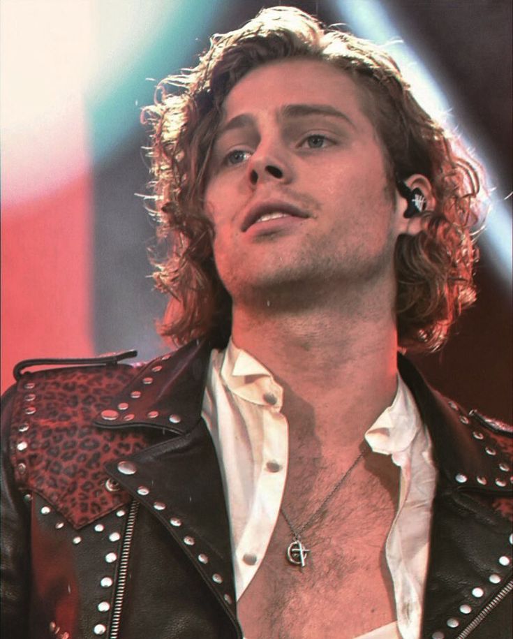 🦇 Seeing 5sos June 11th 2026! tweet media