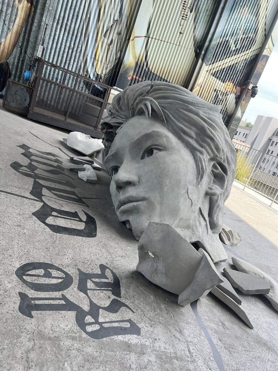 intoxicatedhim's tweet photo. WYLD 전시 https://t.co/gKOZ3uxnUb