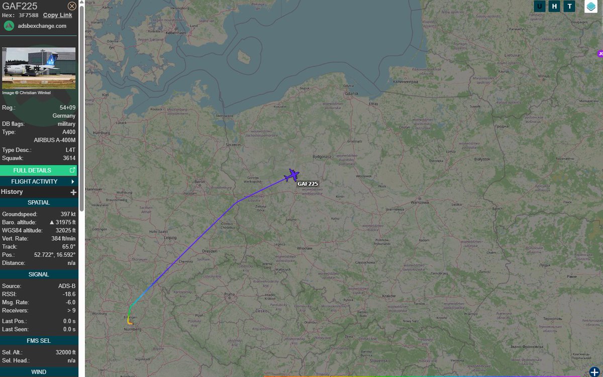 PolishMilRadar's tweet photo. 📅 18.05 🕒13:19LT -🇩🇪 ✈️ Niemiecki A400M nad Polską
🇩🇪 Siły Powietrzne Niemiec
✈️ Airbus A400M Atlas "54+09"
🛫Port lotniczy Norymberga #EDDN | Niemcy 🇩🇪
🛬Port lotniczy WIlno #EYVI | Litwa 🇱🇹
#GAF225 leci na wysokości FL320/9746 metrów.
🔗https://t.co/3ylpLTyp58
#POLMILRADAR https://t.co/BGY5C1ESZq
