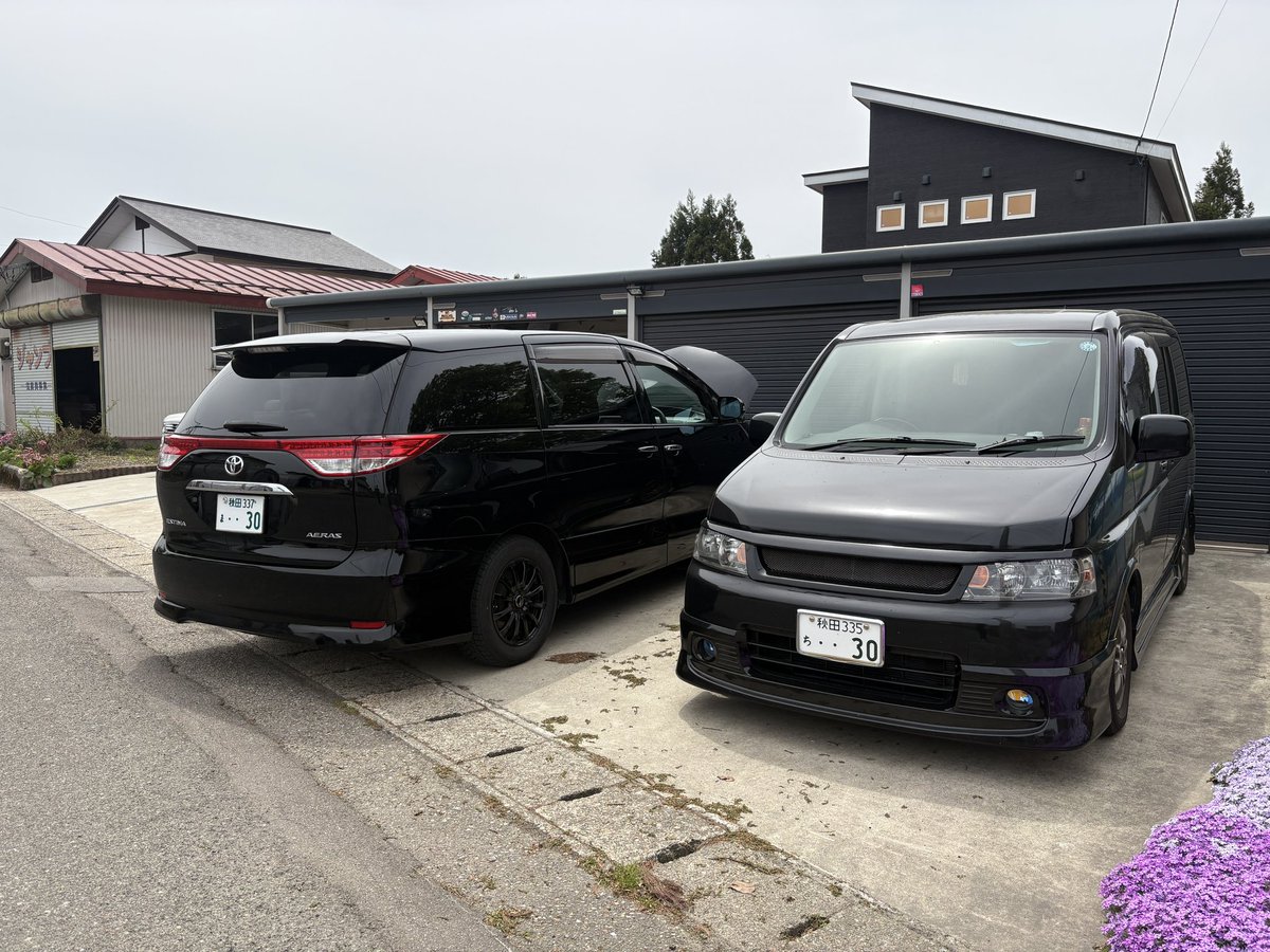 hiro_pk2auto's tweet photo. ファミリーカーをRF5ステップワゴンから50エスティマに変えました。

比較的新しい車種ですが自分が好きな2000年代の雰囲気を出してほどほどな改造車感を出していければなーと

サンルーフ付きで探してもらったけどまさかのフロント側は手動チルトのみでリアはハメ殺し🥹 https://t.co/uWDug3pavO