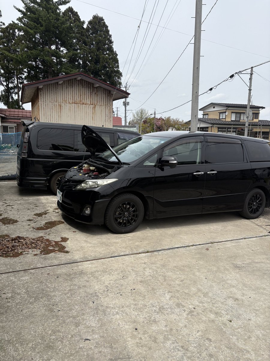 hiro_pk2auto's tweet photo. ファミリーカーをRF5ステップワゴンから50エスティマに変えました。

比較的新しい車種ですが自分が好きな2000年代の雰囲気を出してほどほどな改造車感を出していければなーと

サンルーフ付きで探してもらったけどまさかのフロント側は手動チルトのみでリアはハメ殺し🥹 https://t.co/uWDug3pavO