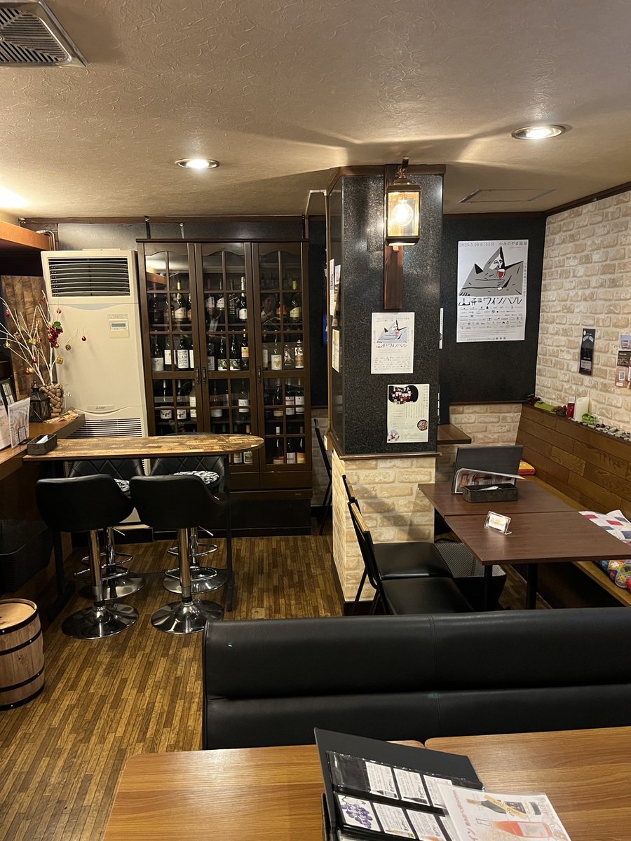 LINAWORLD_info's tweet photo. 本日は5/23(土)実施の #リナコン 協賛店舗さんをご紹介いたします✨ 

【#山形ワイン酒場燻製香房】様 

一次会から二次会まで幅広い用途でご利用でき、山形県内すべてのワイナリーのワイン🍷を取りそろえ、地産地消にこだわった一皿をお届け。 山形駅前では珍しく香り高い燻製料理が楽しめます https://t.co/4GRJPkAwTZ