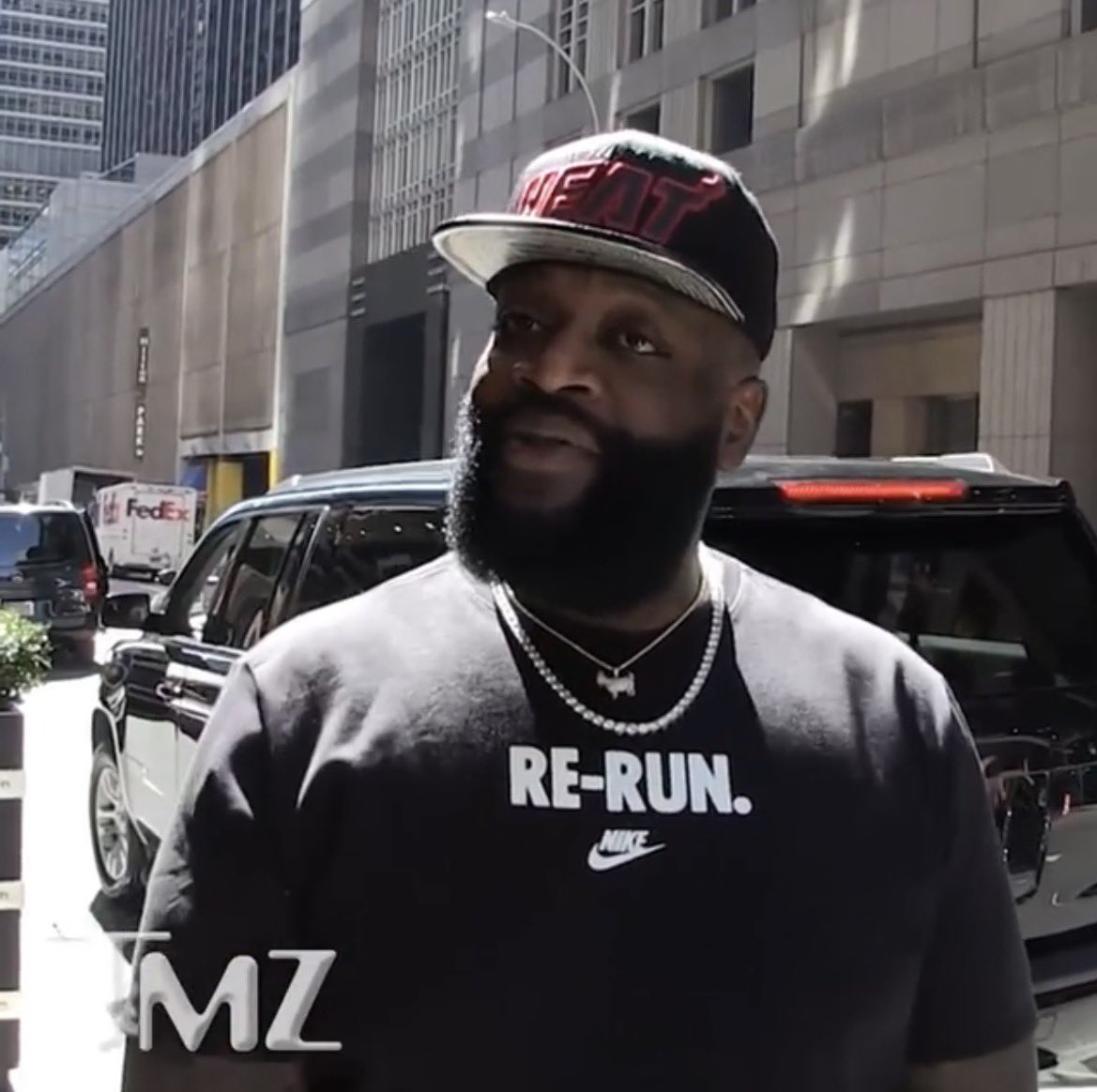vahphor's tweet photo. Rick Ross said Drake’s career is already starting to decline, adding that he’s becoming less relëvant in pop culture. He also claimed he called Kendrick and told him to release the track, saying people are tired of listening to “mid” artists and want something better. https://t.co/876L3Om7Nl