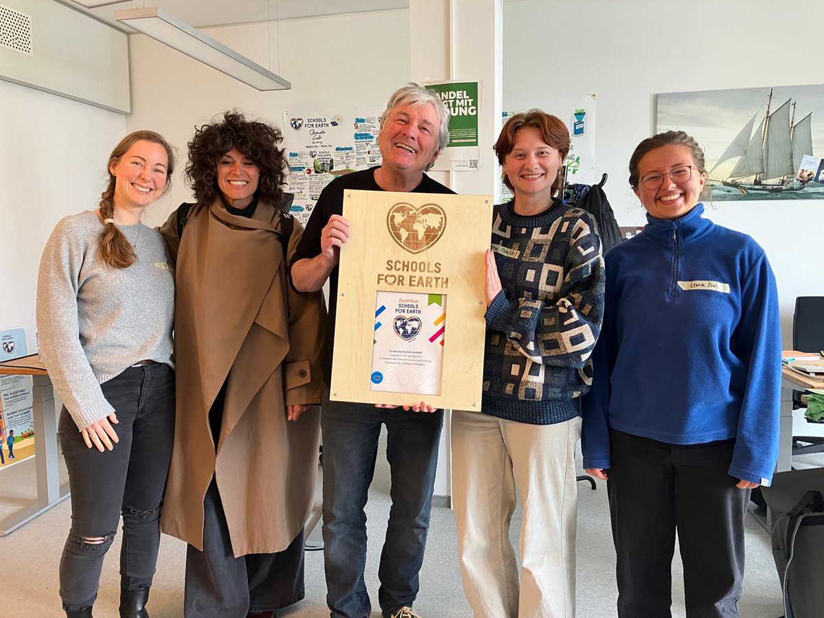 WDAeV's tweet photo. Vor kurzem wurde die Deutsche Schule Erbil (DSE) mit dem „Schools for Earth“-Zertifikat von Greenpeace Deutschland ausgezeichnet. Die Zertifizierung unterstreicht das wachsende Engagement Deutscher #Auslandsschulen im Bereich Nachhaltigkeit. Fotos: Deutsche Schule Erbil e.V." https://t.co/XU63WMc9UR