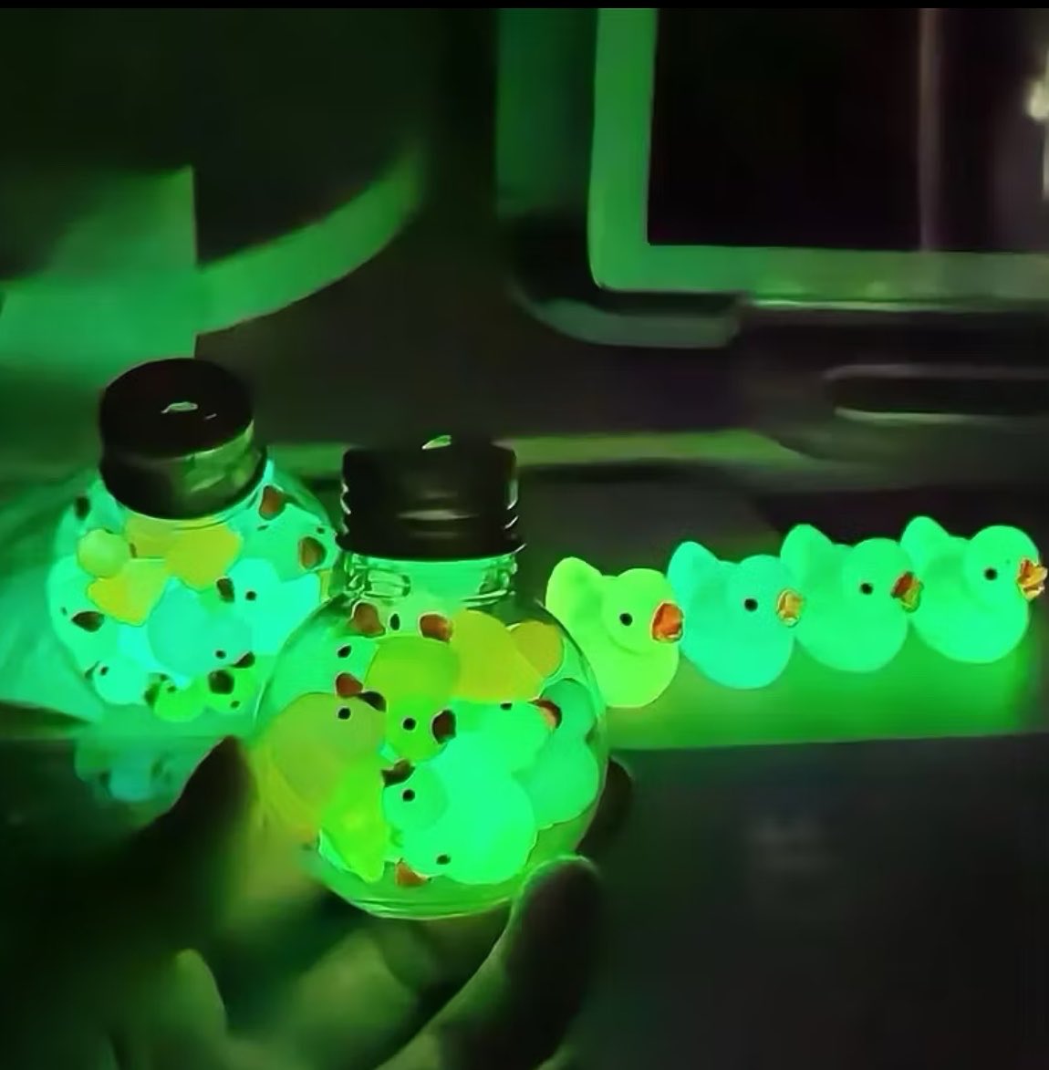 cherryhaee_'s tweet photo. Drupadi pernah ga ya bingung milih yang warnanya solid ato yang glow in the dark? 🐤@RRubyverse https://t.co/Pj2WFk6r55