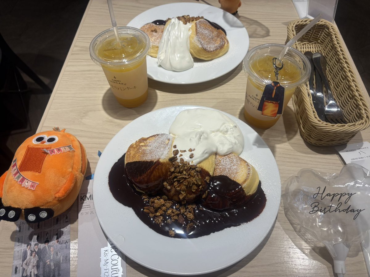 ue516y's tweet photo. お誕生日のお祝いした🥞🍫㊗️🧡🧡 https://t.co/E73pWeX9lq