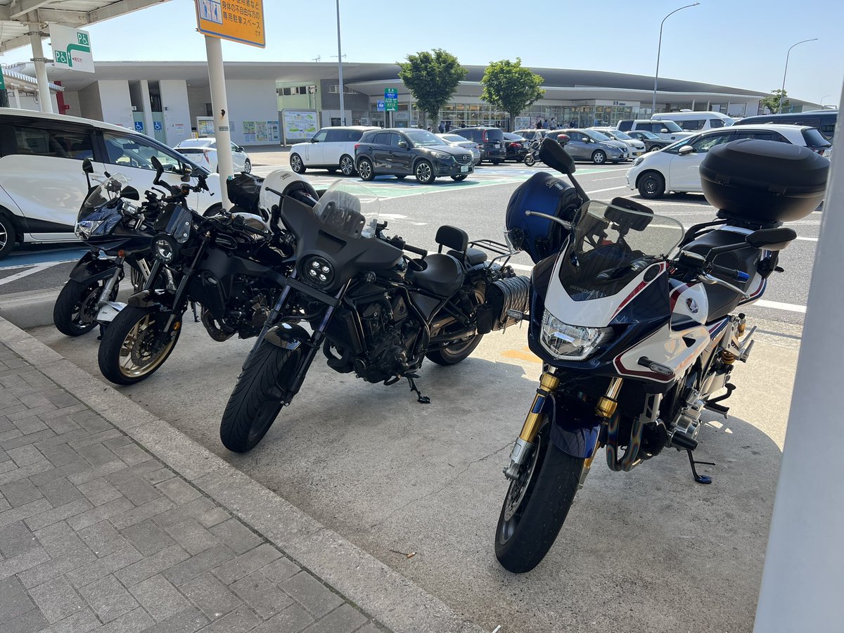 102Kg4's tweet photo. 今日は徳島鳴門のびんび屋へー
ボリューム満点！最高！
#CB1300 
#ツーリング https://t.co/9Mu3CQcY51