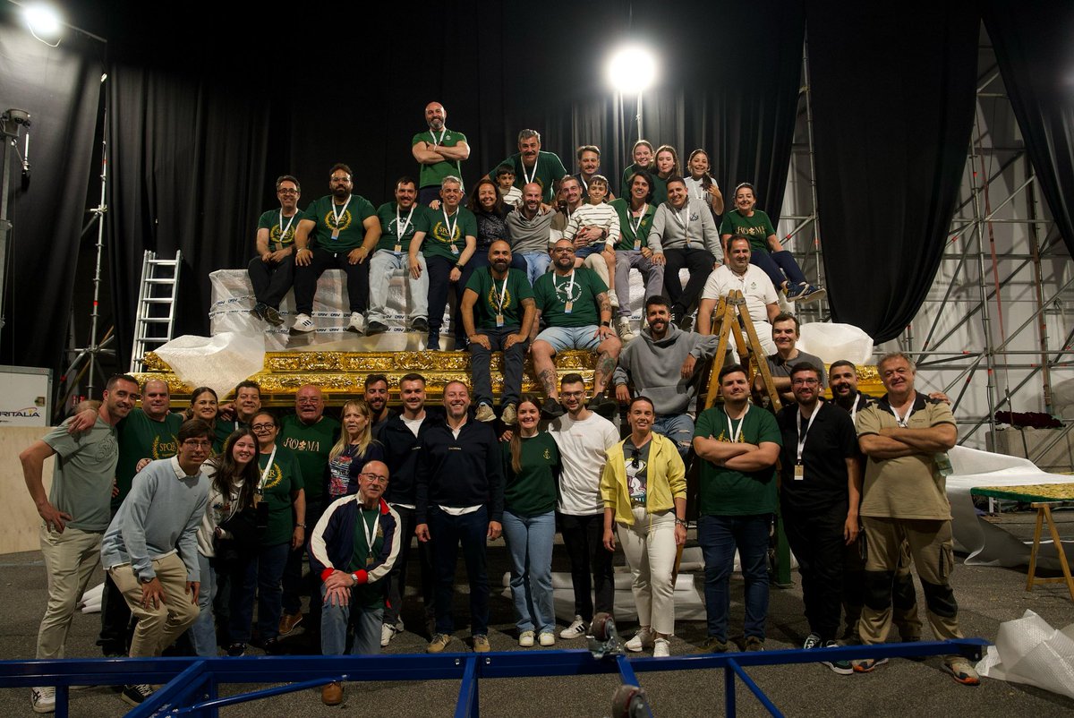 cazenavealvarez's tweet photo. No habían pasado ni 24 horas del encierro. Ya estaba todo desmontado y estábamos felicísimos.

@pasoyesperanza 
@procesionroma25 https://t.co/y9nb7O8Hhy
