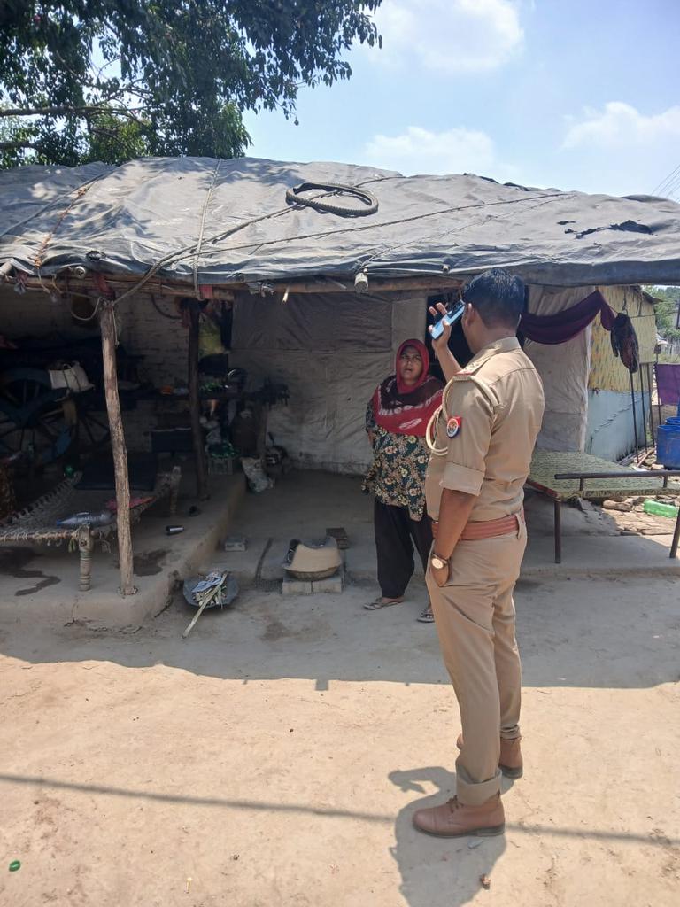 kanpurdehatfire's tweet photo. महानिदेशक FSHQ लखनऊ,  पुलिस अधीक्षक कानपुर देहात महोदय के आदेशानुसार तथा cfo महोदय के निर्देशन में दिनांक:18-05-2026 को स्कीम-15 के अन्तर्गत जनपद स्थित झोपड़पट्टी एवं निम्न वर्ग क्षेत्रों में गैस सिलेंडर से घटित अग्नि दुर्घटनाओं की रोकथाम हेतु जागरूकता अभियान चलाया गया। https://t.co/Biulesbg7p